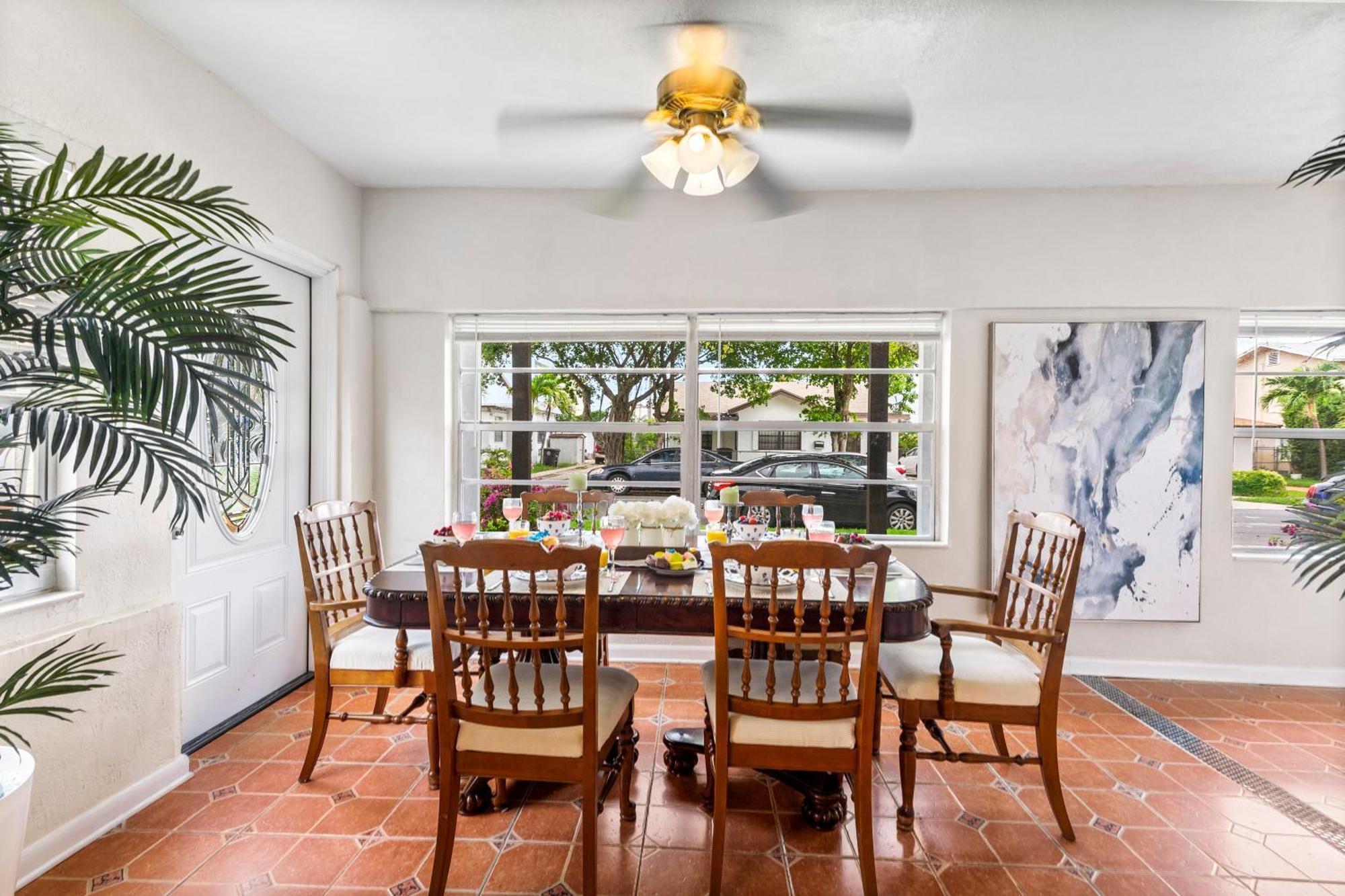 Chic Downtown Vacation Home And Guest Home West Palm Beach Exterior photo